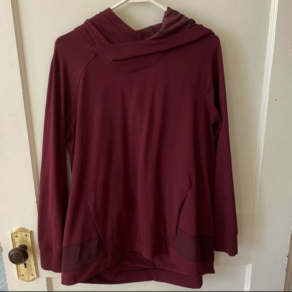 Women’s Lululemon pullover hoodie maroon size 8